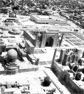 semerkandregistan.jpg (31436 bytes)